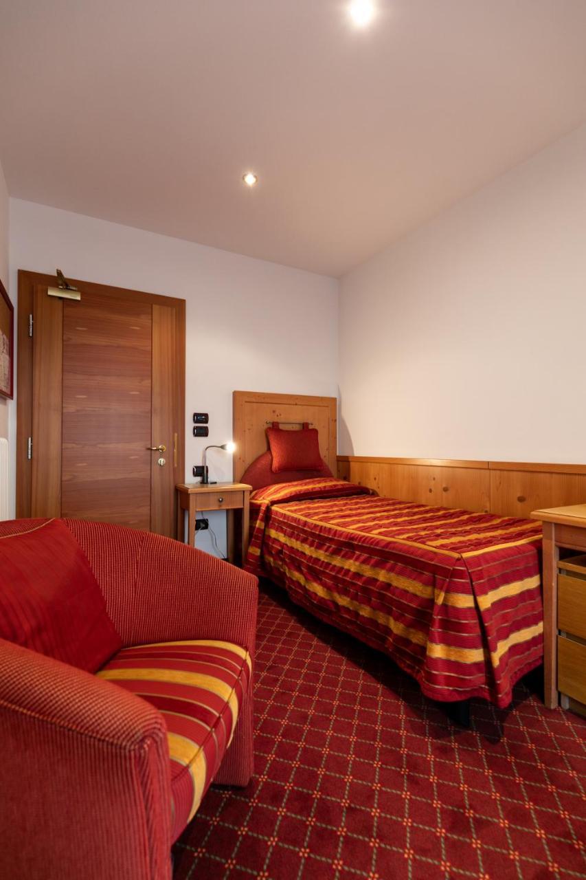 פיירה די פרימיירו Hotel Isolabella Wellness מראה חיצוני תמונה
