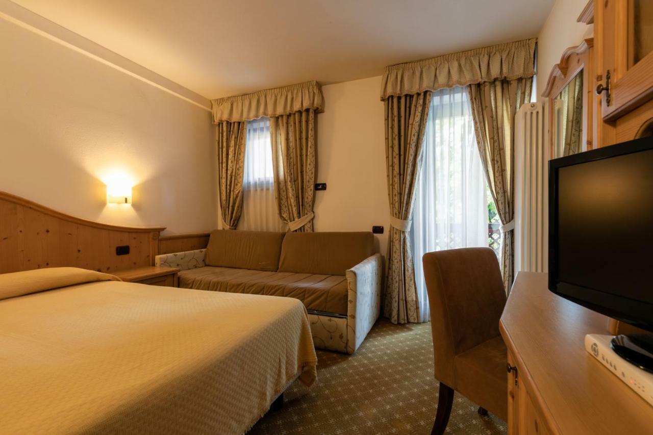 פיירה די פרימיירו Hotel Isolabella Wellness מראה חיצוני תמונה